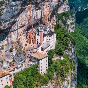 SANTUARIO MADONNA DELLA CORONA