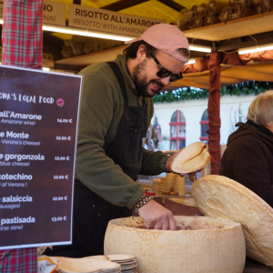  Risotto all'Amarone - Cosa mangiare ai mercatini di Natale a Verona?